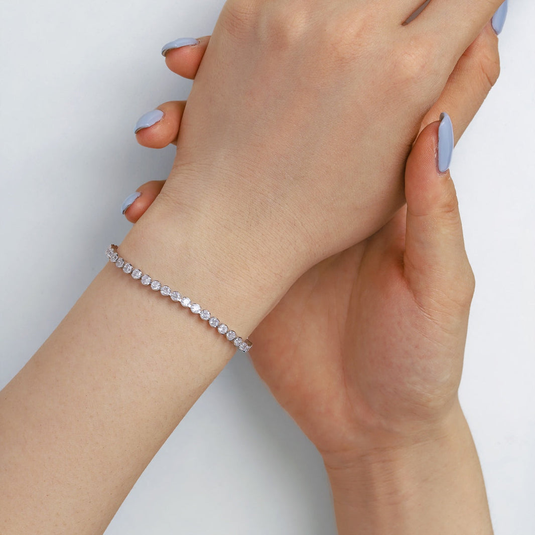 [Amore Jewels]Ornate  Sparkling Round Cut Daily Bracelet