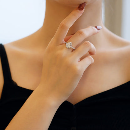 [Amore Jewels]1.0 Carat Luxurious Resplendent Water Drop Shape Wedding Ring