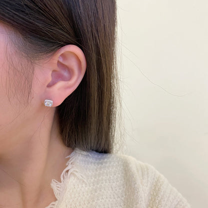[Amore Jewels]Classic Round Center Stone Stud Earrings