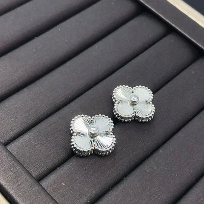 [Amore Jewels]CLOVER MINI 9.5MM LASER EARRINGS