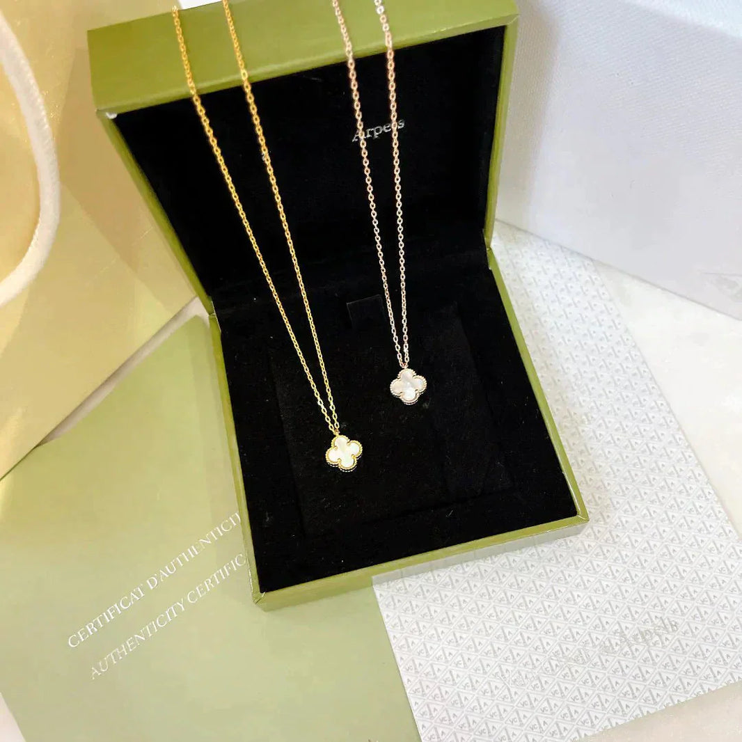 [Amore Jewels]CLOVER MINI 9.5MM WHITE MOTHER-OF-PEARL NECKLACE