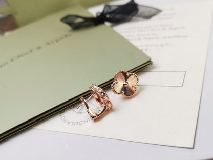 [Amore Jewels]CLOVER MEDIUM STUD EARRINGS