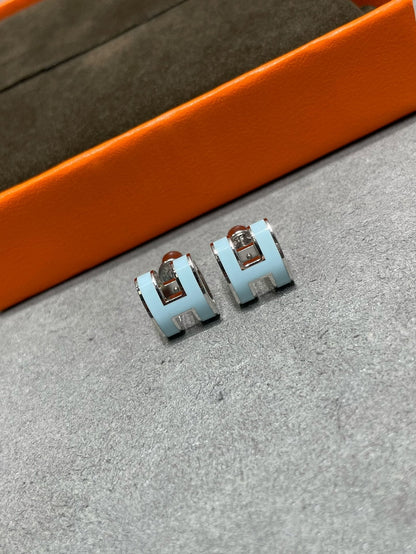 [Amore Jewels]POP H SKY BLUE STUD EARRINGS