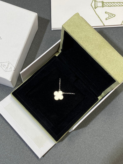 [Amore Jewels]CLOVER MEDIUM SILVER WHITE MOP NECKLACE