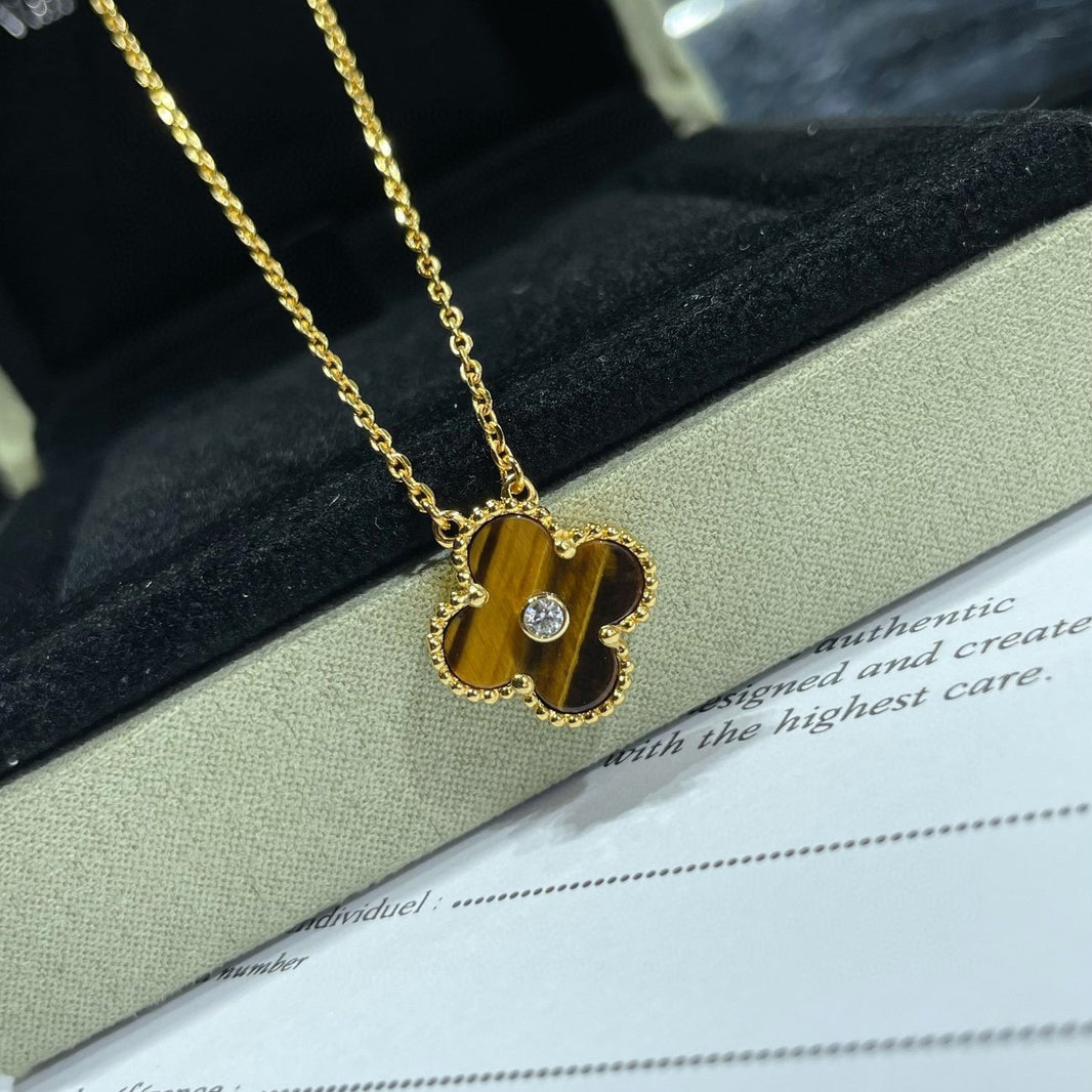 [Amore Jewels]CLOVER 15MM DIAMOND AND YELLOW TIGER'S EYE AGATE necklace