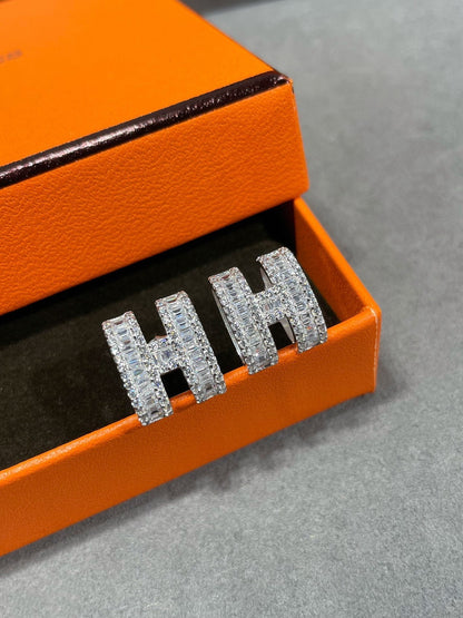 [Amore Jewels]H STUD EARRINGS WITH SILVER DIAMONDS