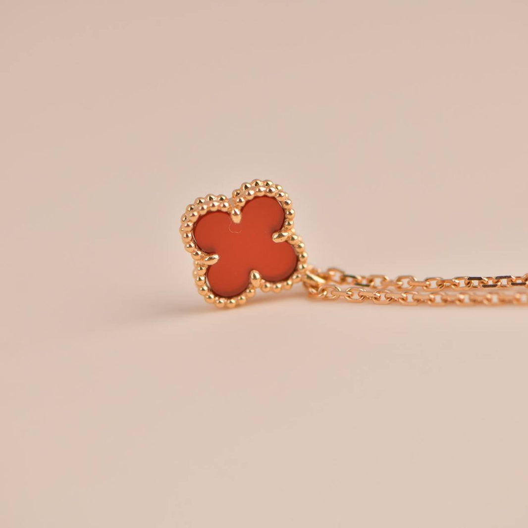[Amore Jewels]CLOVER MINI 9.5MM WHITE CARNELIANS NECKLACE